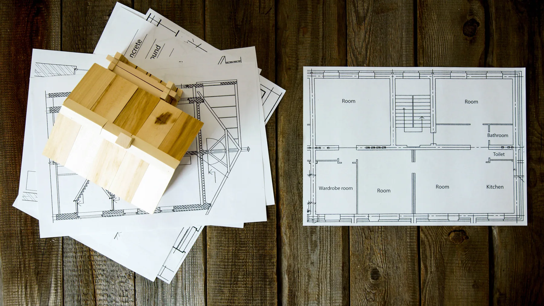 Planos arquitectónicos, muestras de materiales y maqueta de una vivienda