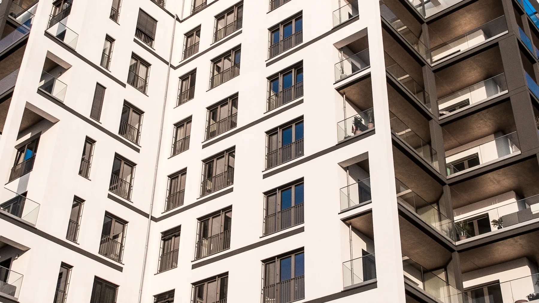 Edificio residencial de viviendas colectivas con balcones